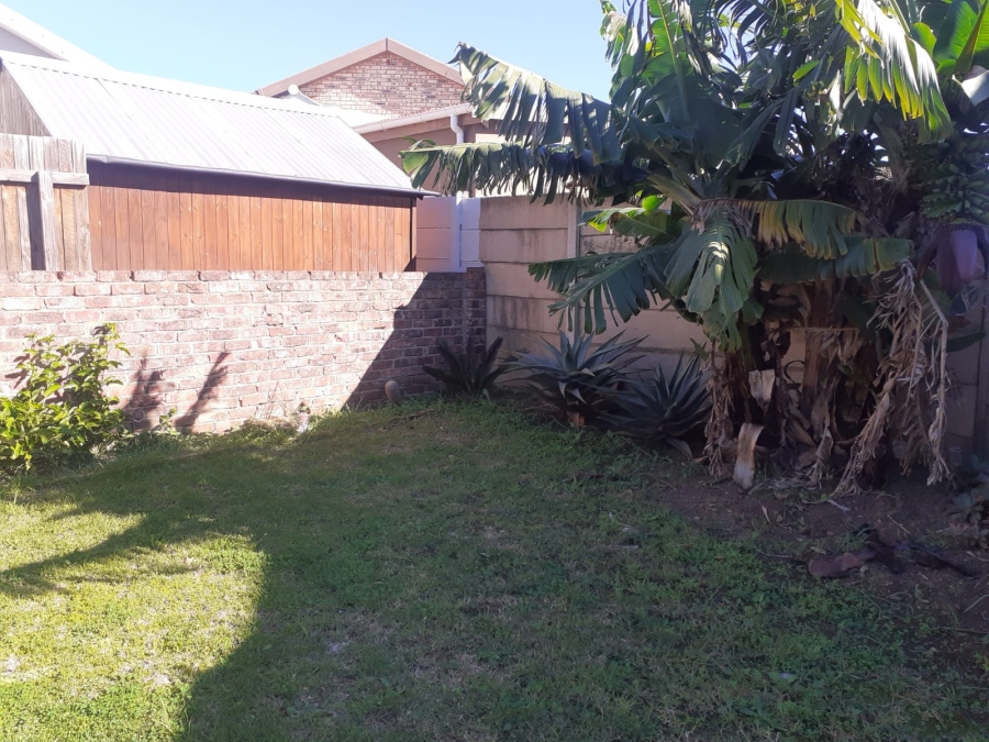 To Let 3 Bedroom Property for Rent in Wavecrest Eastern Cape
